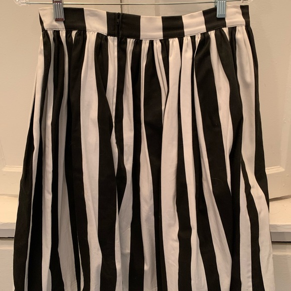 Pin Up Couture black and white striped swing skirt - Large - Picture 2 of 4